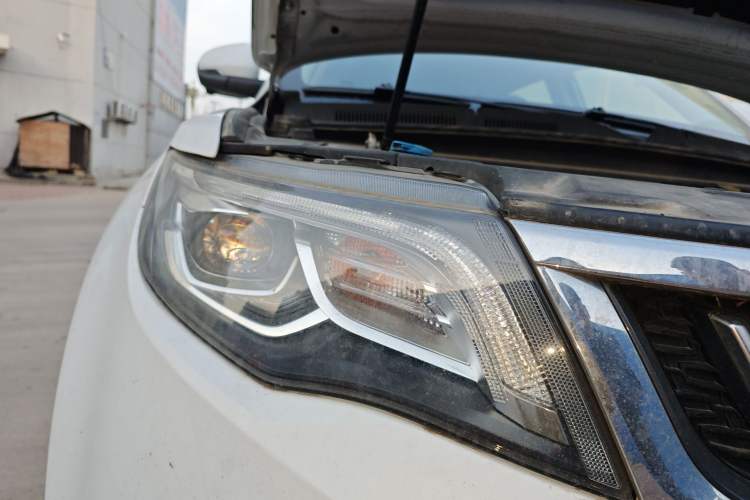 Used Geely Auto Emgrand X7 Sport 2016 1.8TD Automatic Smart Model Right Front Headlight