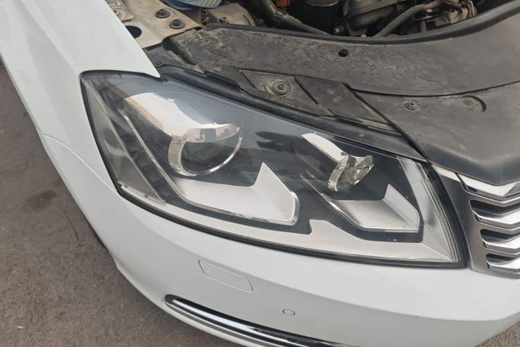 Used Volkswagen Magotan 2013 1.8TSI Luxury Model Right Front Headlight