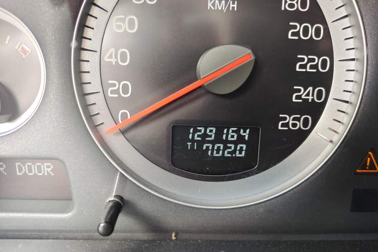 Used Volvo XC90 2013 2.5T T5 Luxury Upgrade Edition Odometer Close Up