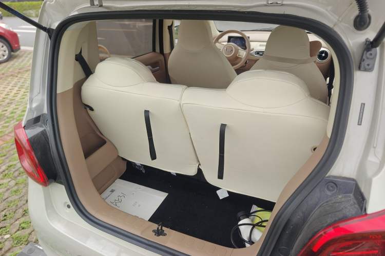 Used Wuling Hongguang MINIEV 2025 Four-Door Version Advanced Edition Trunk