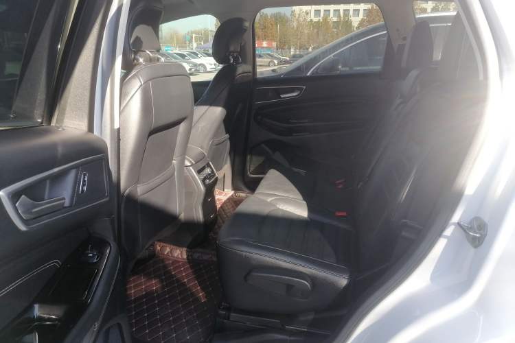 Used Ford Edge 2017 EcoBoost 245 Two-Wheel-Drive Sporty 7-Seater
