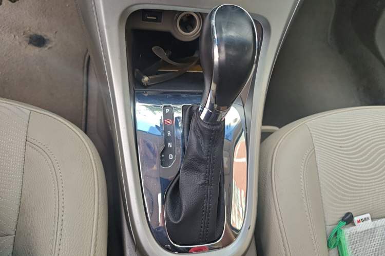 Used Buick GT 2013 GT 1.6L Automatic Fashion Edition Gear Lever