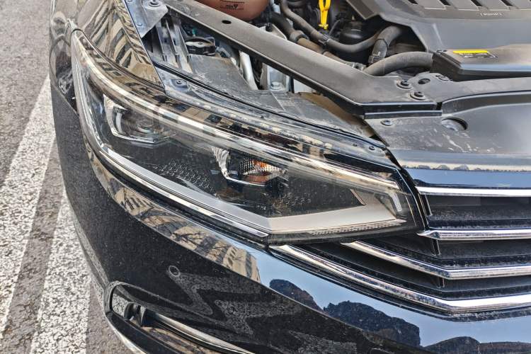 Used Volkswagen Magotan 2020 330TSI DSG Leading Model Right Front Headlight