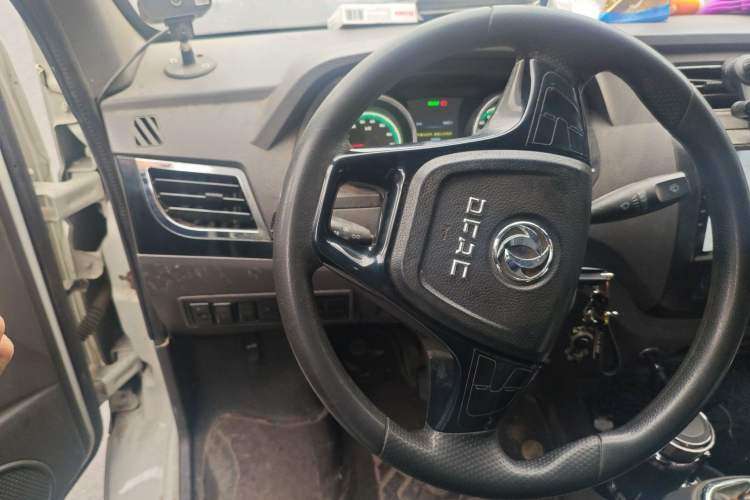 Used Dongfeng Yufeng EM26 2023 Standard Edition 41.472 kWh Henan Lithium Power Steering Wheel