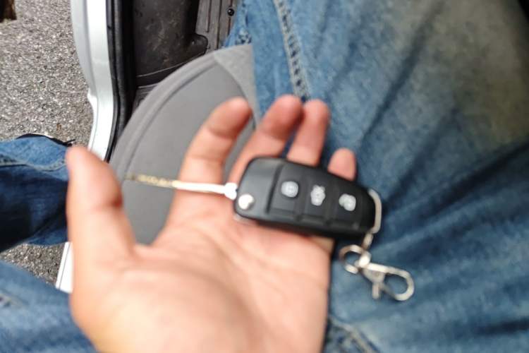 Used Wuling Rongguang 2019 1.5L Extended-Body Van Base Model with 2 Seats Vehicle Key