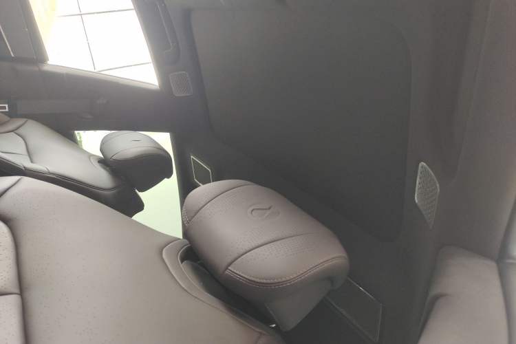 Used Denza Z9 2024 1100 km Four-Wheel Drive Max Version
