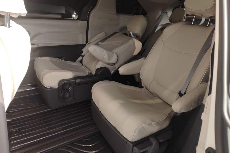 Used Toyota Sienna 2024 2.5L Hybrid Comfort Edition