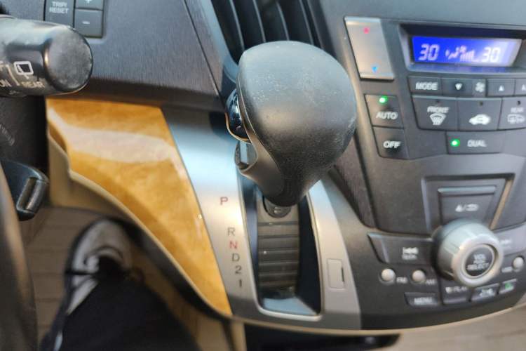Used Honda Odyssey 2009 2.4L Comfort Edition Gear Lever