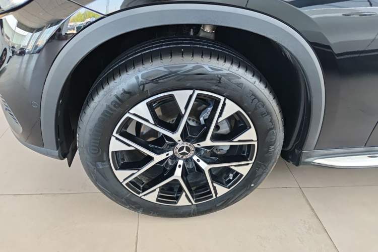 Used Mercedes-Benz GLC 2025 Refresh GLC 260 L 4MATIC Dynamic Edition Left Front Wheel Hub