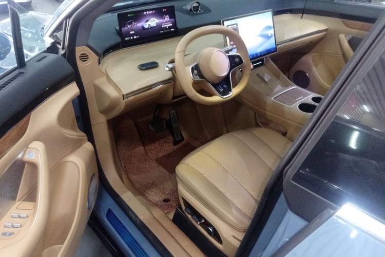 Used Hima Luxeed R7 2024 All-Electric 667 km Max