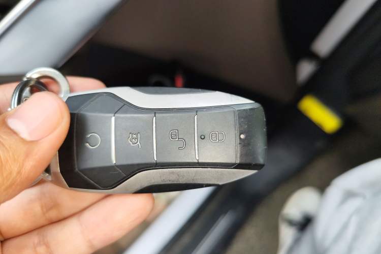 Used BYD Tang 2019 2.0T Automatic SmartConnect Luxury 7-Seater China VI Standard Vehicle Key