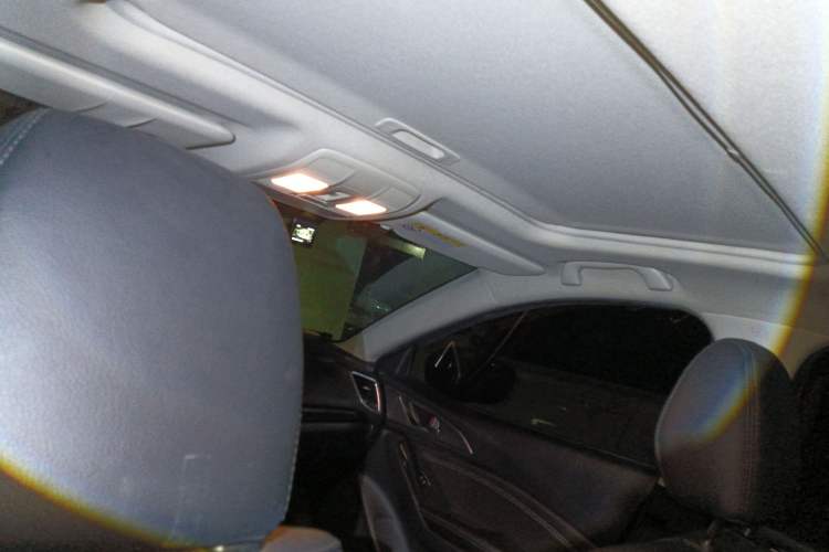 Used Mazda 3 Axela 2017 Hatchback 2.0L Automatic Sport Model China V Emission Standard Headliner