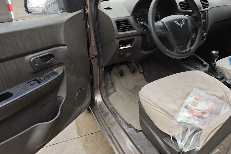 Used Wuling Hongguang 2015 1.2L S Base Model China V Standard