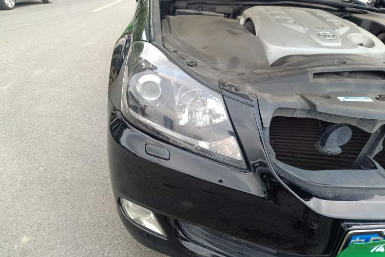 Used Toyota Crown 2011 2.5L Royal Special Edition with Leather and Sunroof Right Front Headlight