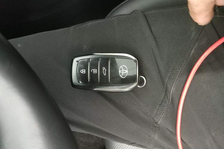 Used Toyota Highlander 2024 2.5L Smart Electric Hybrid Dual-Motor Two-Wheel-Drive Prestige Version 7 Seats