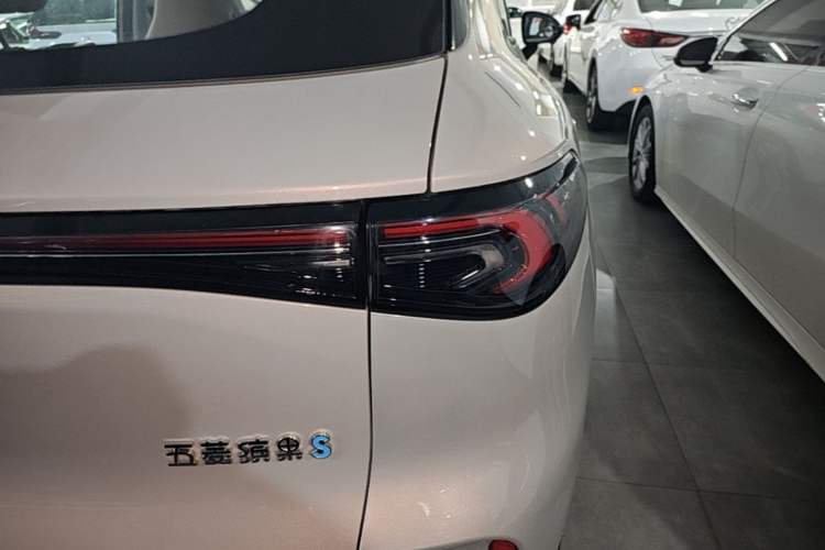 Used Wuling Bingo S 2025 Model 325km Deluxe Edition Right Rear Taillight