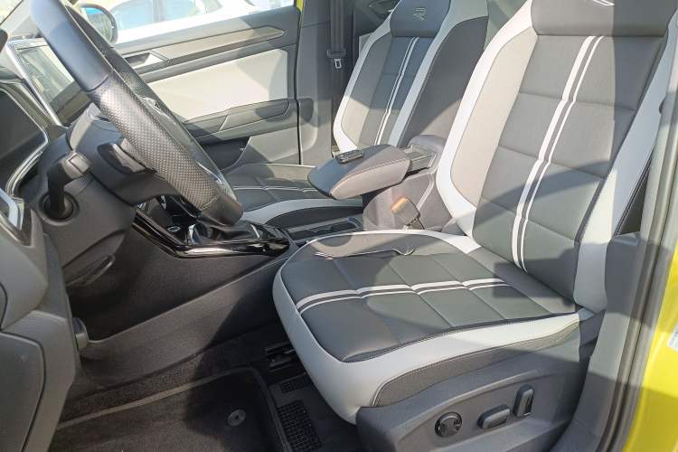 Used Volkswagen T-ROC 2023 300TSI DSG Two-Wheel Drive Starlight Edition