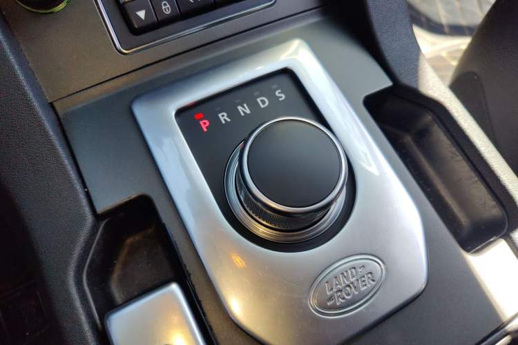 Used Land Rover Discovery 2016 3.0 SC Obsidian Black Heritage Edition HSE