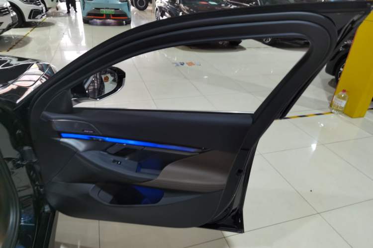 Used BMW 5 Series 2024 530Li Leading Model M Sport Package