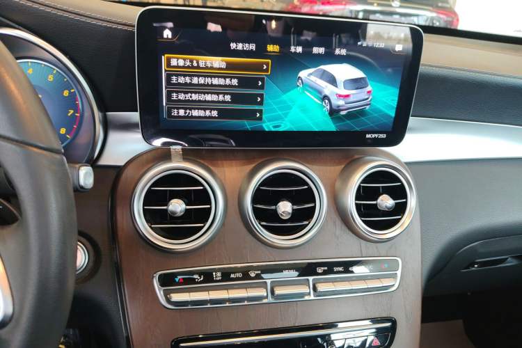 Used Mercedes-Benz GLC 2020 GLC 300 L 4MATIC Dynamic Edition Audio And AC Panel