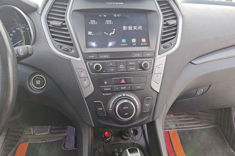 Used Hyundai Santa Fe 2017 2.4L Automatic Two-Wheel Drive Smart Version 5 Seats
