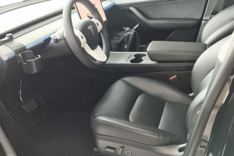 Used Tesla Model Y 2023 Rear-Wheel-Drive Version
