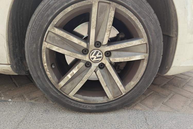 Used Volkswagen FAW-Volkswagen CC 2015 1.8TSI Luxury Model Right Front Wheel Hub