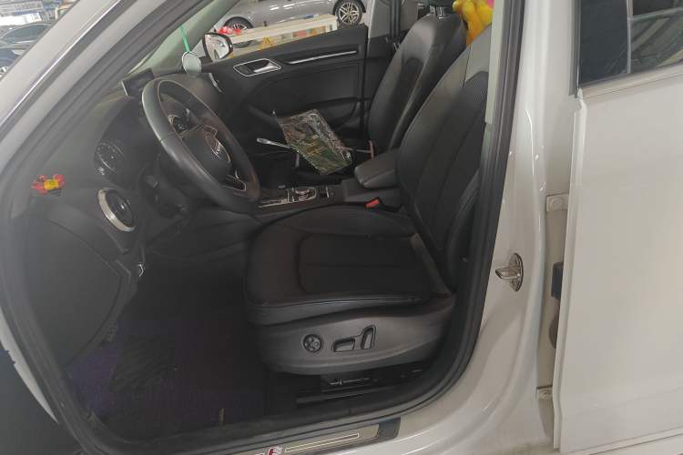 Used Audi A3 2020 Sportback 35 TFSI Fashion Edition China VI Emission Standard Left Front Seat