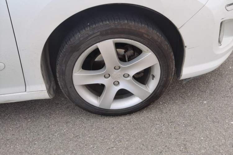 Used Peugeot 408 2013 2.0L Manual Comfort Edition Right Front Wheel Hub
