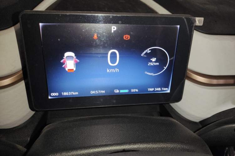 Used SOL E10X 2021 302 km Range Luxury Version 30.2 kWh Instrument Cluster