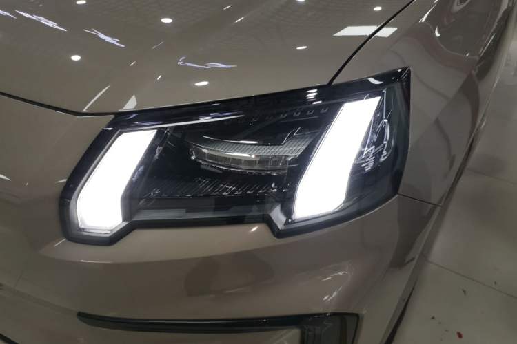 Used AION V 2024 Aion Tyrannosaurus 650 Smart Premium Edition