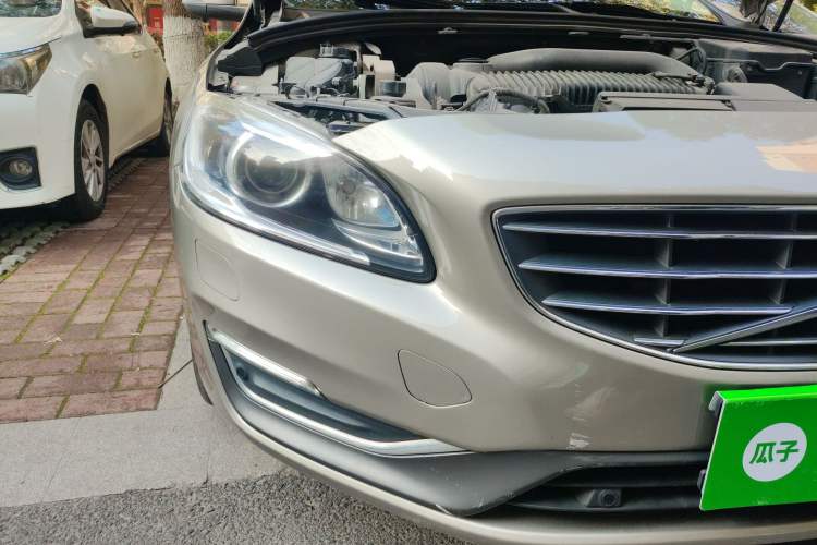 Used Volvo S60 2015 S60L 2.0T Zhiyuan Edition
