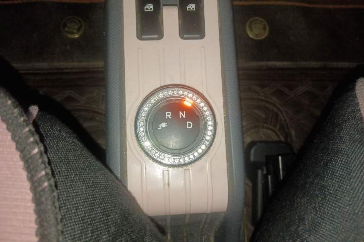 Used Wuling Hongguang MINIEV 2021 Macaron Premium Model – Lithium Iron Phosphate Gear Lever