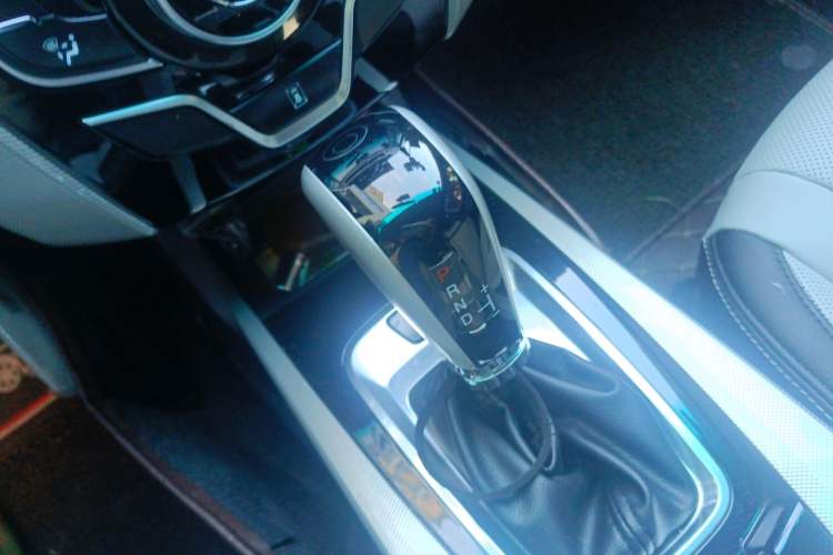 Used Luxgen U6 SUV 2015 1.8T ZhiZun Model
