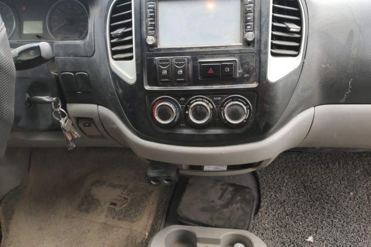 Used FORTHING Lingzhi 2015 V3 1.5L 7-Seater Luxury Model