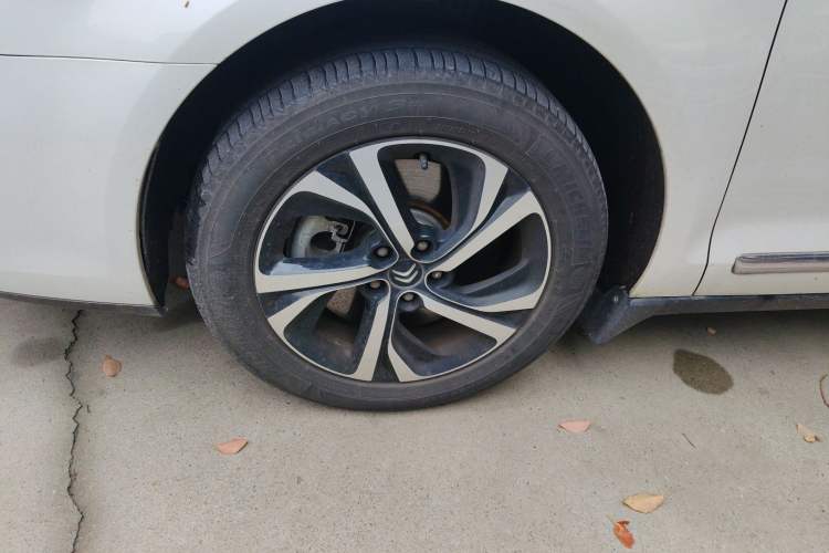 Used Citroen C5 2017 350THP Automatic Luxury Model Left Front Wheel Hub