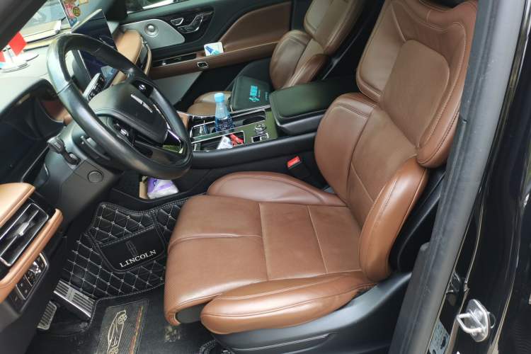 Used Lincoln Aviator 2020 3.0T V6 All-Wheel Drive Executive Version Left Front Seat