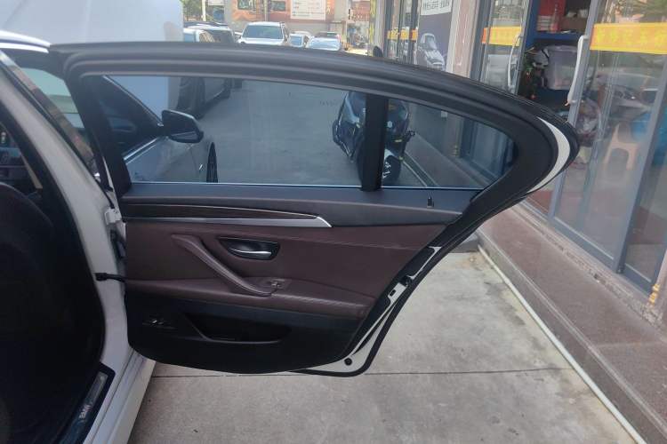 Used BMW 5 Series 2014 525Li Luxury Design Package Right Rear Door Interior