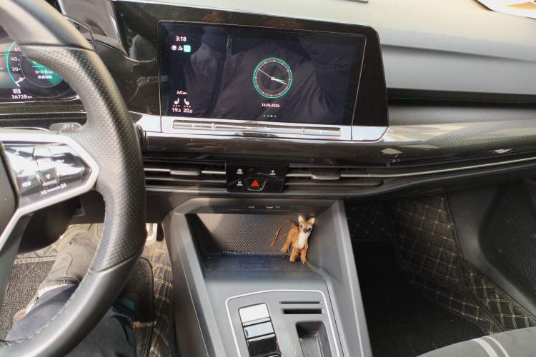 Used Volkswagen Golf 2021 280TSI DSG R-Line Audio And AC Panel