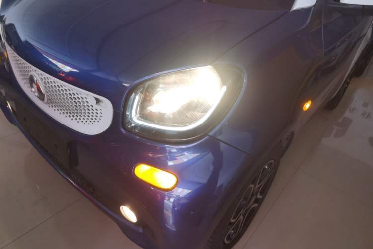 Used smart fortwo 2017 1.0L 52kW New Sound Special Edition China V Emission Standard
