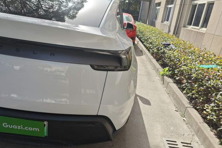 Used Tesla Model Y 2025 Rear-Wheel-Drive Version