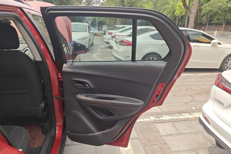 Used Chevrolet Trax 2016 1.4T Automatic Two-Wheel Drive Comfort Version with Sunroof