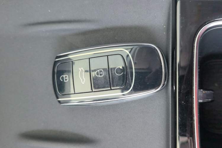 Used Chery Tiggo 8 L 2024 2.0T Two-Wheel Drive Prestige Version 5 Seats