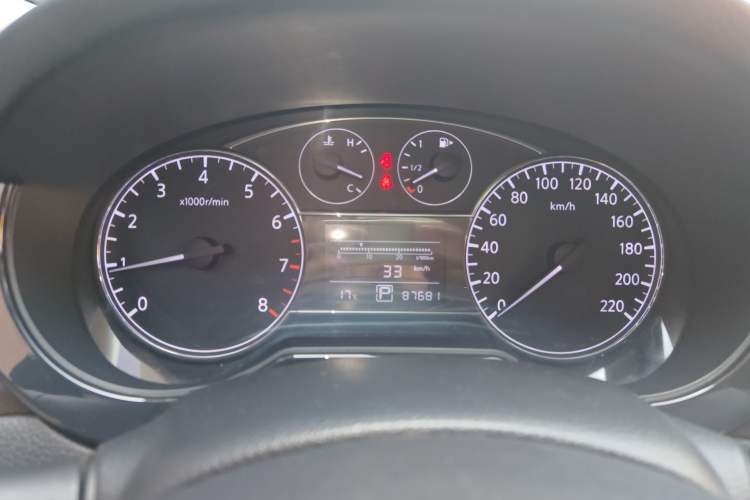 Used Nissan Tiida 2014 1.6L CVT Cool Cafe Edition
