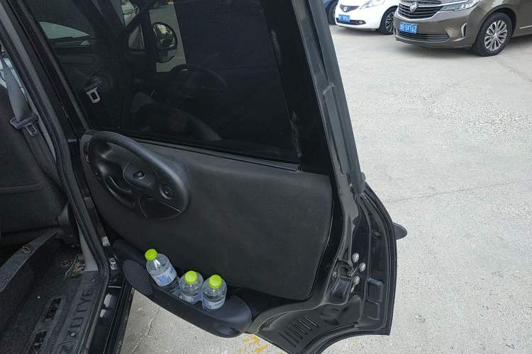 Used Zotye M300 2010 1.6L Gasoline Standard 6-Seater