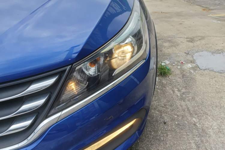 Used Baojun 310W 2017 1.5L Manual Fashion Model China V Left Front Headlight