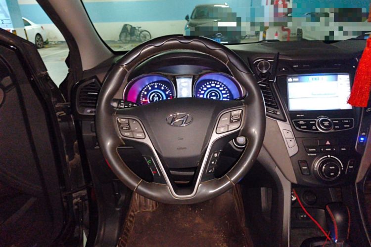 Used Hyundai Grand SantaFe 2013 3.0L 7-Seater Four-Wheel-Drive Comfort Edition Steering Wheel