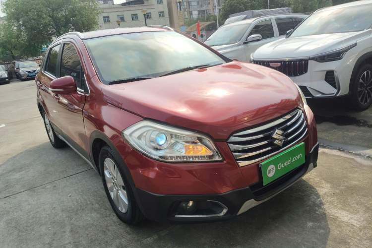 Used Suzuki S-Cross 2014 1.6L CVT Two-Wheel Drive Elite Version Front Right 45 Deg