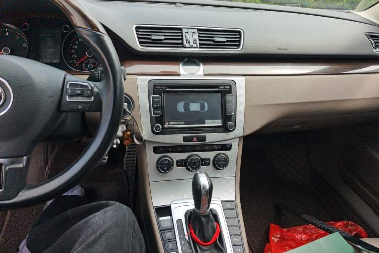 Used Volkswagen Magotan 2015 1.8TSI Prestige Model Audio And AC Panel