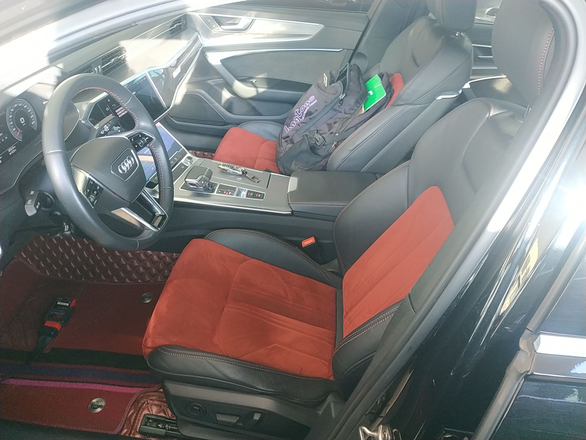 Переднее сиденье в автомобиле